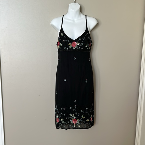 Cache dress with beautiful sequence details. - Picture 8 of 8